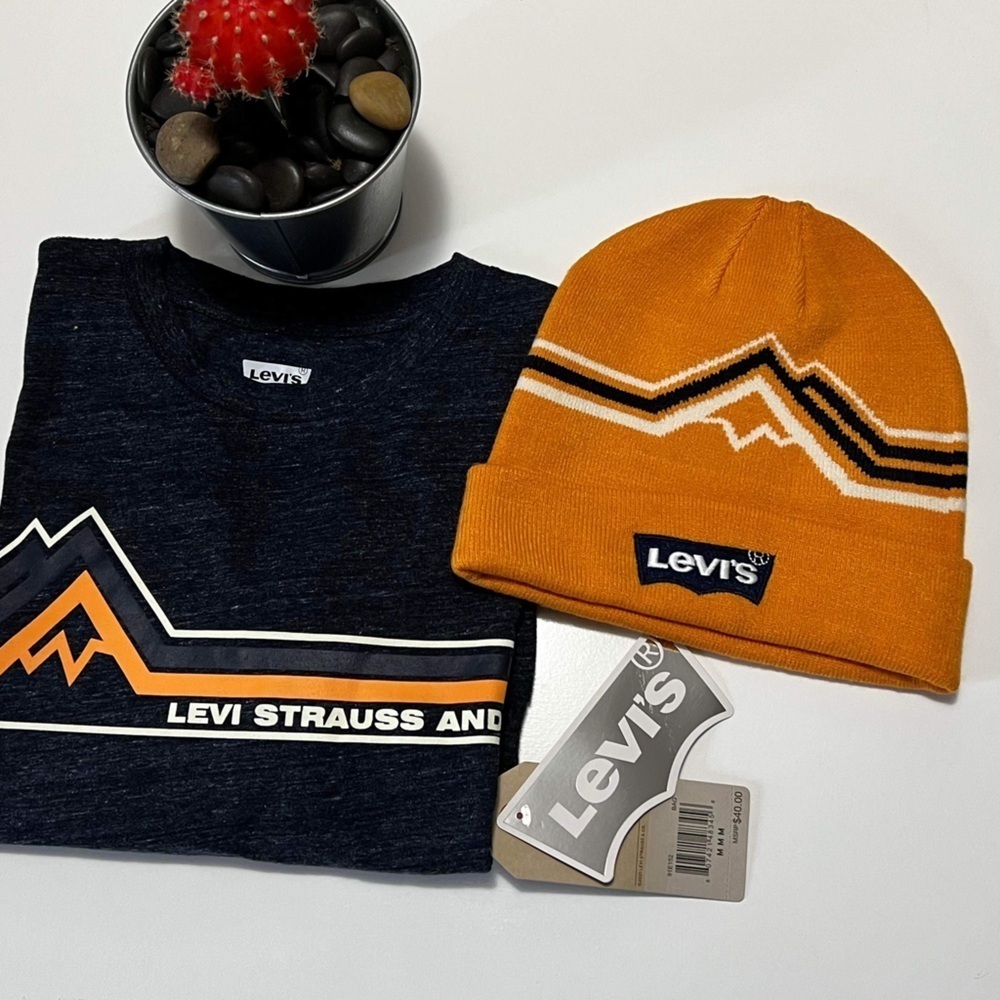 - Levi’s set long sleeve and beanie.